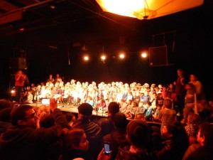 Chorale des élèves du Groupe Scolaire Pauline Roland à la Barakason