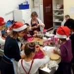 Atelier cuisine pour préparer le goûter de l'après-midi festive à la Barakason le 20 décembre