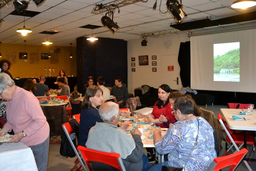 Repas d'habitants en avril 2016