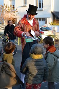 Animations sur l'espace public pour annoncer le programme des festivités